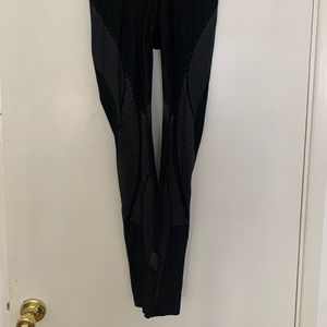 Lululemon Mapped Out 28” leggings, sz 6